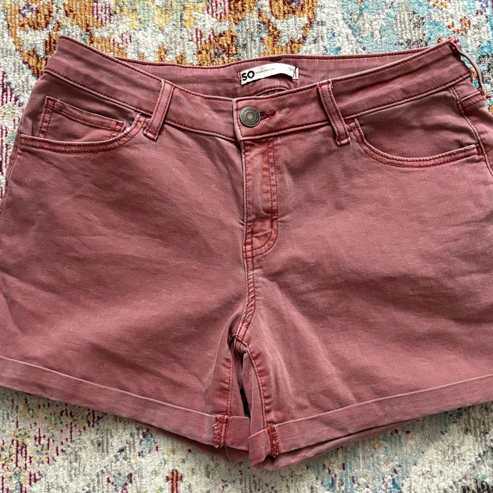 SO Women's stretch chino shorts
